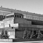 Мавзолей В. И. Ленина. Москва, Красная площадь. Габронорит, гранит, лабрадор, лабрадорит, мрамор, порфир. 1929—30. Архитектор А. В. Щусев