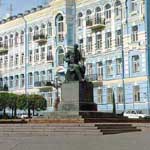 Памятник Н. Лысенко возле Национальной оперы