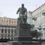 Памятник Н. Лысенко возле Национальной оперы