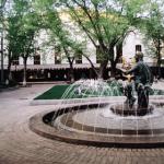 Возле театра Моссовета